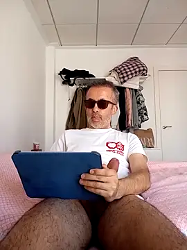 EmilioTaladdro online show from April 18, 2026, 9:46 am