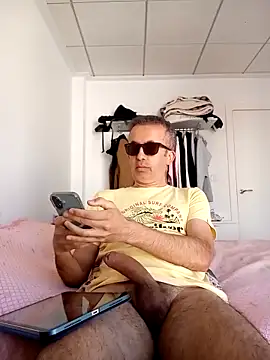 EmilioTaladdro online show from May 11, 2026, 8:31 am