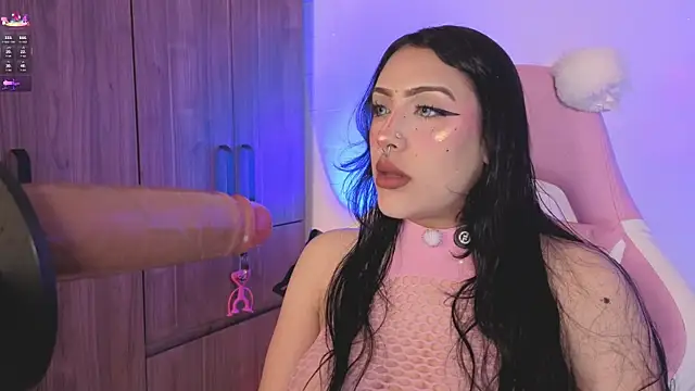 ashlynnlowe  online show from July 1, 2026, 9:58 pm