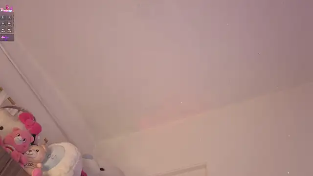 ashlynnlowe  online show from July 9, 2026, 10:14 pm