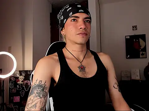 guynextdo0r online show from October 1, 2025, 6:36 pm