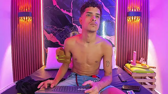 Snapshot of Lucky_boys__X chatting on November 10, 2025, 1:54 pm Lucky boys X online show from November 10, 2025, 1:54 pm