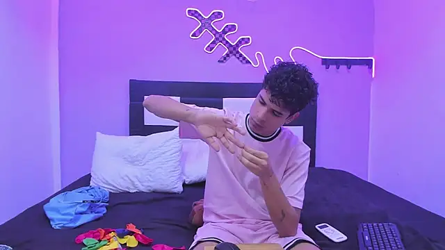 Snapshot of Lucky_boys__X chatting on January 10, 2026, 6:31 pm Lucky boys X online show from January 10, 2026, 6:31 pm