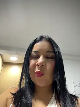 IrisDuvall online show from May 12, 2026, 1:25 am