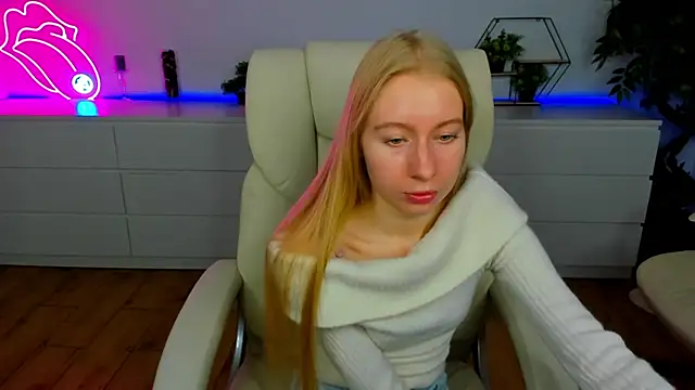 Alina Blonde online show from November 10, 2025, 6:34 am