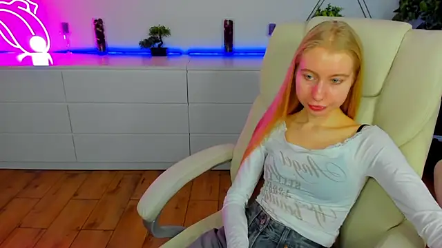 Alina Blonde online show from November 24, 2025, 6:35 am