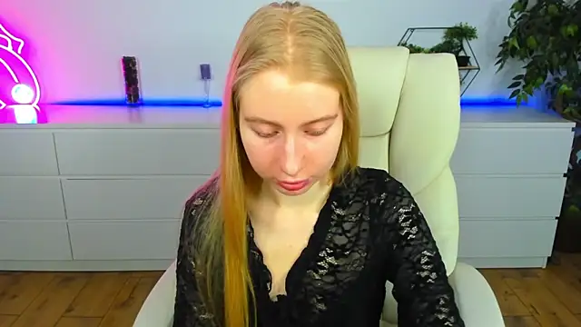 Alina Blonde online show from March 19, 2026, 6:39 am