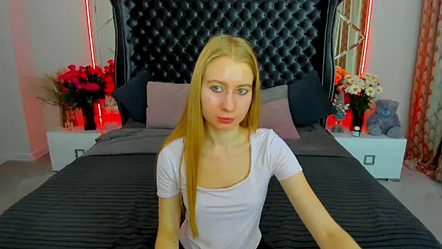 Snapshot of Alina_Blonde chatting on June 27, 2026, 12:22 pm Alina Blonde online show from June 27, 2026, 12:22 pm