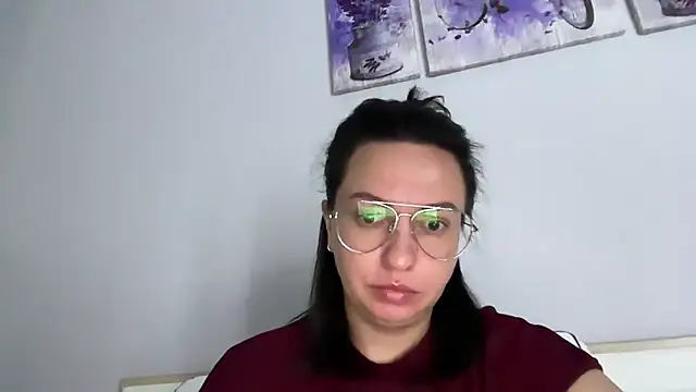 Snapshot of Karllina chatting on August 6, 2026, 6:43 pm Karllina online show from August 6, 2026, 6:43 pm
