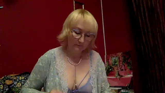 Zeyona online show from July 28, 2026, 3:57 am