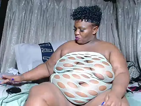 Bustyboobs02xx online show from November 4, 2025, 6:40 pm