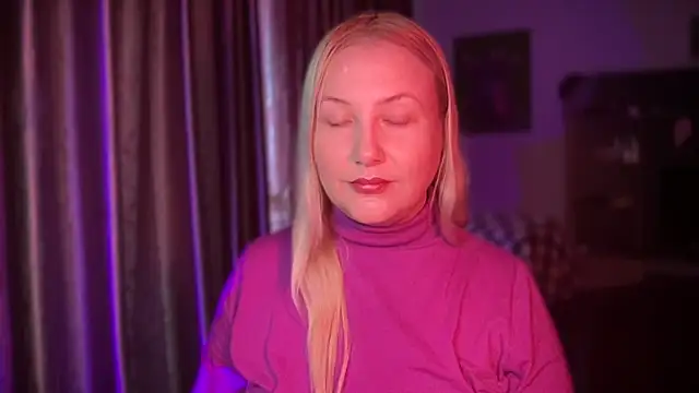 BikiHellena online show from December 19, 2025, 7:37 am