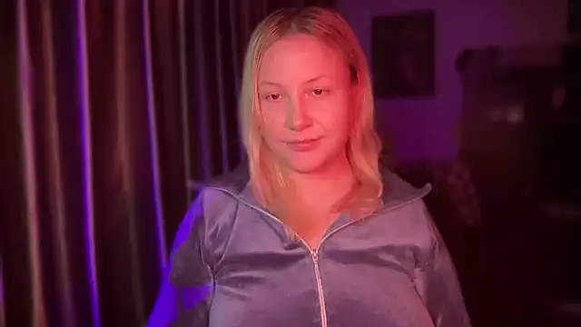 Snapshot of BikiHellena chatting on February 2, 2026, 5:22 pm BikiHellena online show from February 2, 2026, 5:22 pm