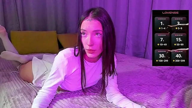 Snapshot of EMiaLure chatting on October 19, 2025, 7:25 pm EMiaLure online show from October 19, 2025, 7:25 pm