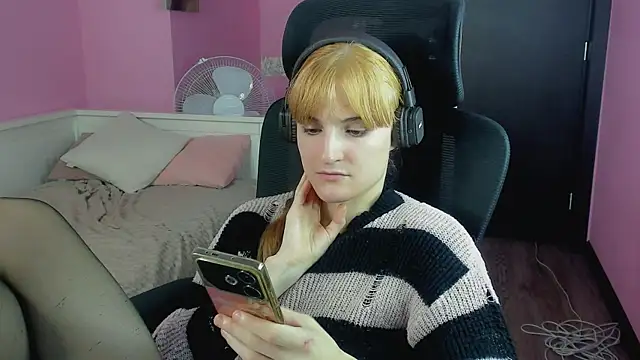 AcidTears online show from November 9, 2025, 6:12 am