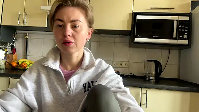 MartaLuna  online show from April 12, 2026, 7:46 am