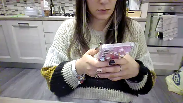 Snapshot of Camaleontica chatting on October 14, 2025, 6:20 pm Camaleontica online show from October 14, 2025, 6:20 pm