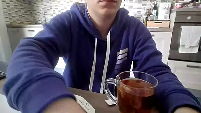 Snapshot of Camaleontica chatting on November 6, 2025, 11:33 am Camaleontica online show from November 6, 2025, 11:33 am