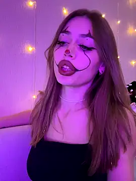 Elizabeth Tay online show from October 31, 2025, 5:58 pm