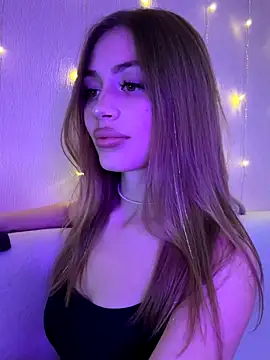 Elizabeth Tay online show from November 7, 2025, 4:40 pm