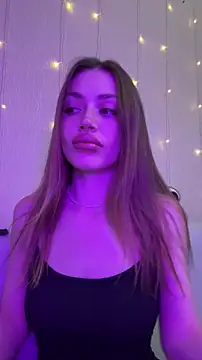 Elizabeth Tay online show from December 19, 2025, 6:37 pm