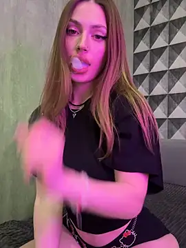 Elizabeth Tay online show from April 19, 2026, 6:10 pm