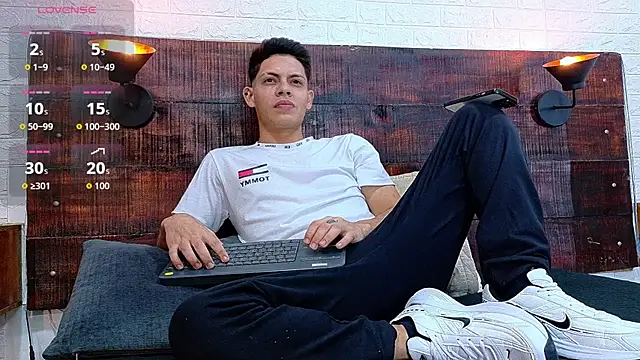 Snapshot of JhosuaVega chatting on November 12, 2025, 9:47 pm JhosuaVega online show from November 12, 2025, 9:47 pm