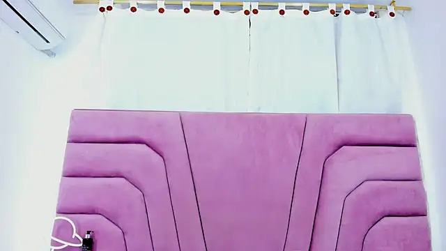 miajhonsonx online show from November 13, 2025, 3:22 pm