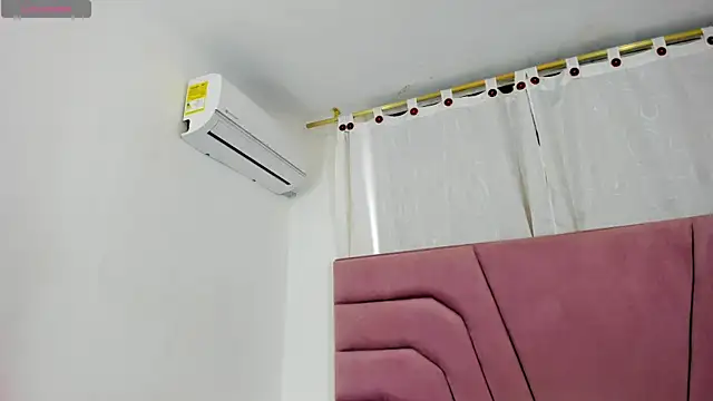 miajhonsonx online show from December 17, 2025, 2:12 pm