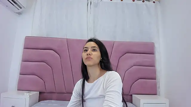 Snapshot of miajhonsonx chatting on April 22, 2026, 1:34 pm miajhonsonx online show from April 22, 2026, 1:34 pm