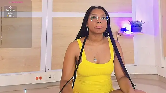 ValeryCortezm online show from November 3, 2025, 2:07 pm