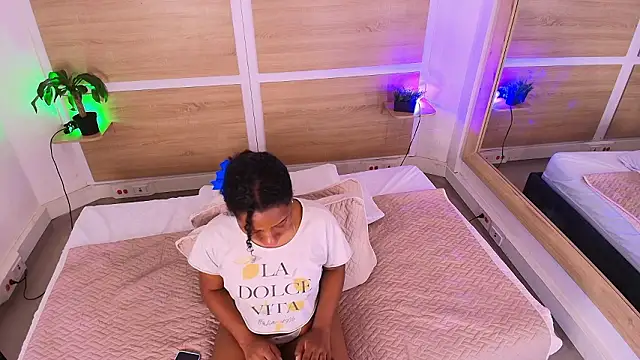 ValeryCortezm online show from January 15, 2026, 12:43 pm