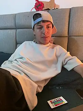 NaytonFreeman online show from February 25, 2026, 12:15 pm