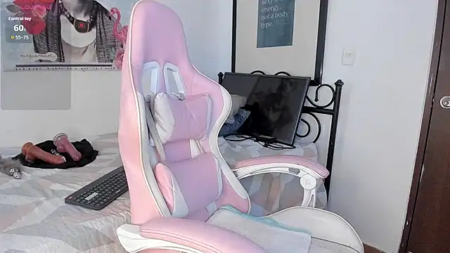 Lhia  online show from October 9, 2025, 1:42 pm