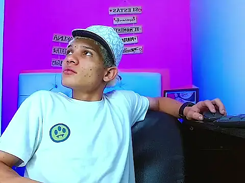 EL VENEZOLANO 22CM online show from October 29, 2025, 4:59 am