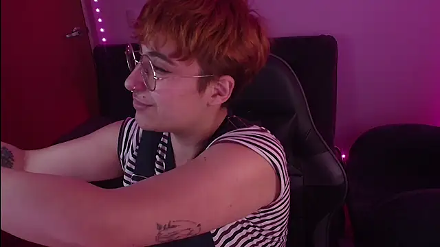 Miacatsito3 online show from October 2, 2025, 5:03 am