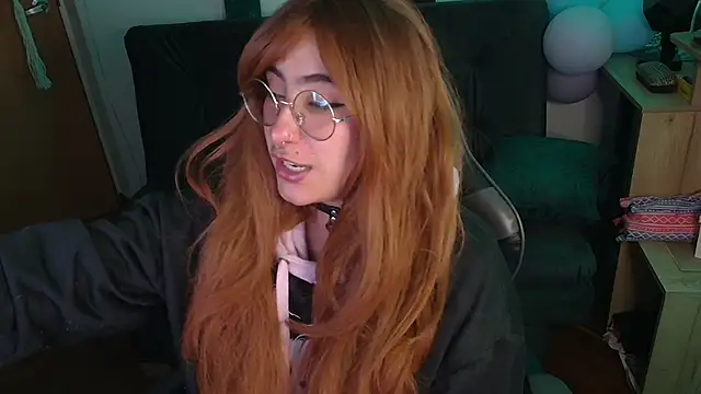 Miacatsito3 online show from December 4, 2025, 4:44 am