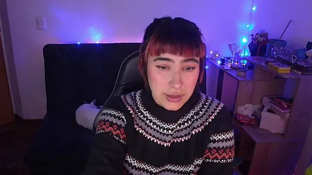 Miacatsito3 online show from April 7, 2026, 5:41 am