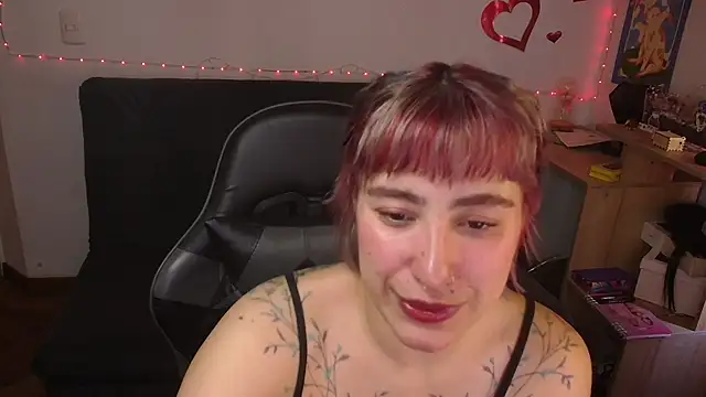 Miacatsito3 online show from July 28, 2026, 8:52 pm