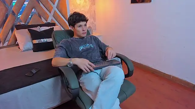 Snapshot of kraven_lust chatting on September 30, 2025, 3:00 am kraven lust online show from September 30, 2025, 3:00 am