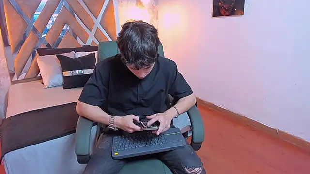 Snapshot of kraven_lust chatting on October 1, 2025, 2:50 am kraven lust online show from October 1, 2025, 2:50 am