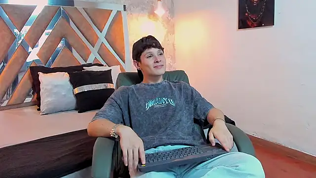 Snapshot of kraven_lust chatting on October 4, 2025, 3:15 am kraven lust online show from October 4, 2025, 3:15 am