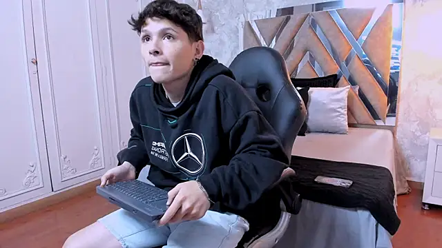 Snapshot of kraven_lust chatting on October 18, 2025, 2:58 am kraven lust online show from October 18, 2025, 2:58 am