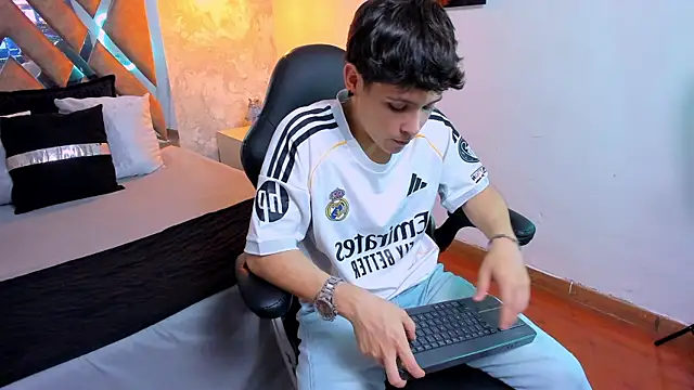 Snapshot of kraven_lust chatting on October 23, 2025, 3:06 am kraven lust online show from October 23, 2025, 3:06 am