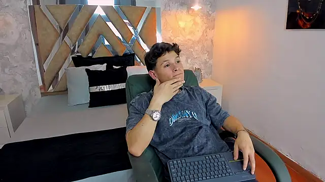 Snapshot of kraven_lust chatting on November 2, 2025, 3:42 am kraven lust online show from November 2, 2025, 3:42 am