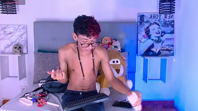 Billie Turner  online show from November 3, 2025, 4:58 am