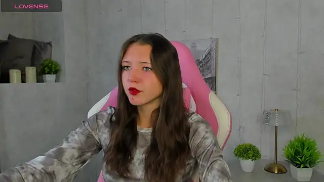 Amanda Reedd online show from October 1, 2025, 1:00 am