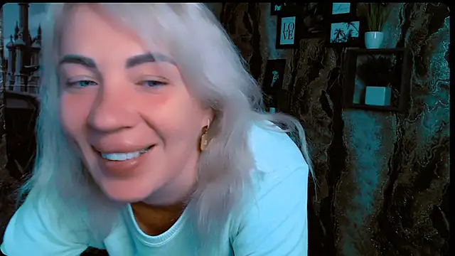 EmmaCat  online show from October 2, 2025, 5:03 am