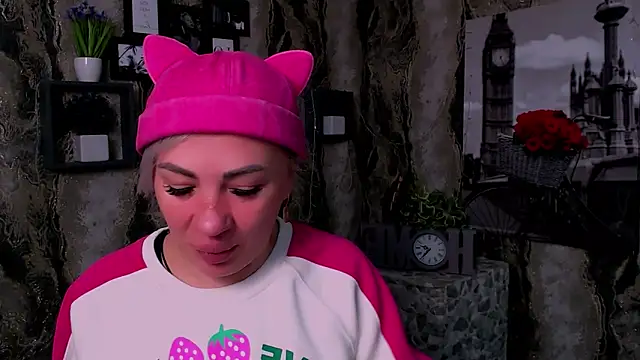 EmmaCat  online show from April 10, 2026, 5:23 am