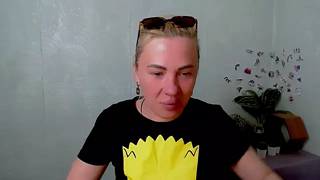Snapshot of EmmaCat_ chatting on May 5, 2026, 4:20 am EmmaCat online show from May 5, 2026, 4:20 am